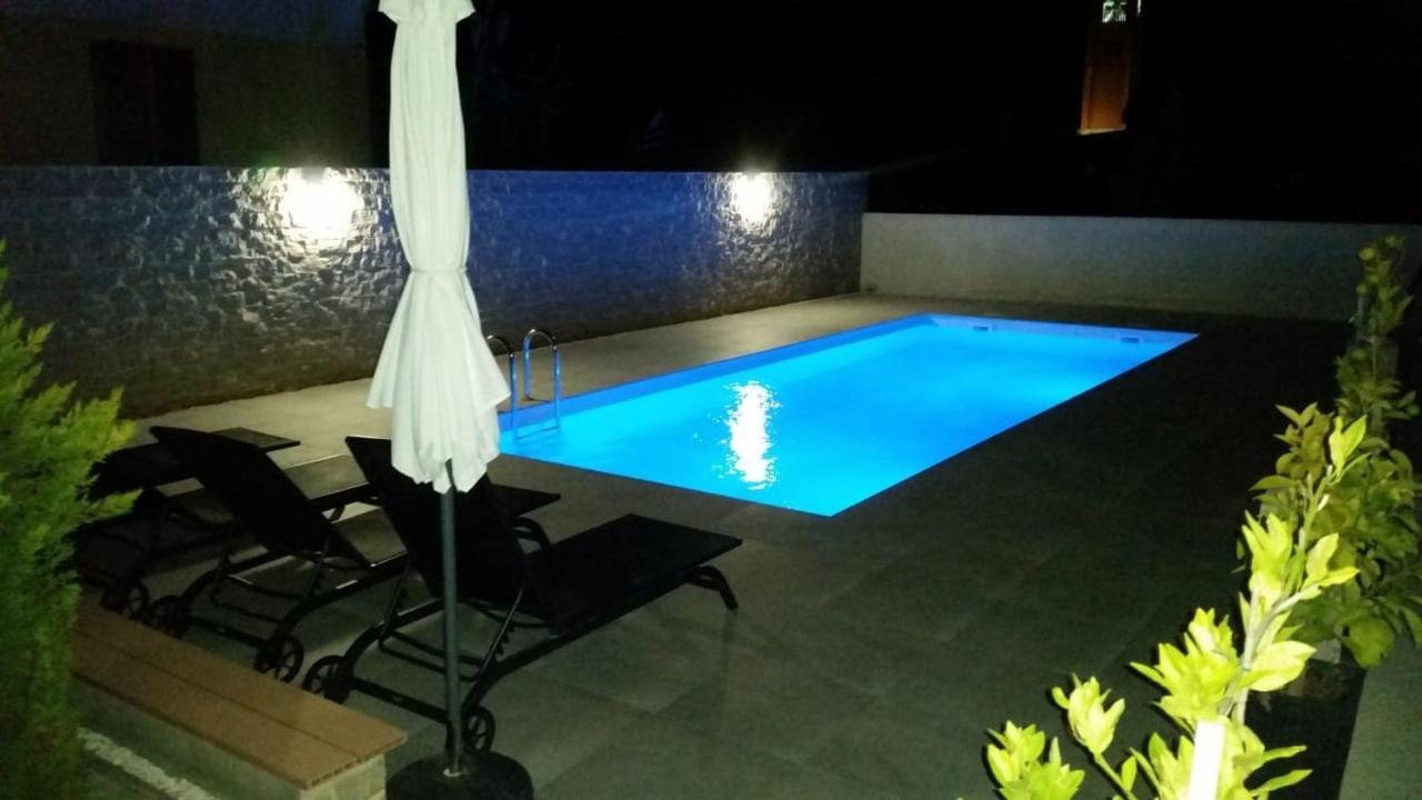 Apartamento Haus Dalmatia With Heated Pool Bibinje Exterior foto