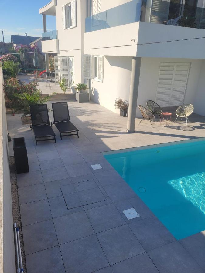 Apartamento Haus Dalmatia With Heated Pool Bibinje Exterior foto