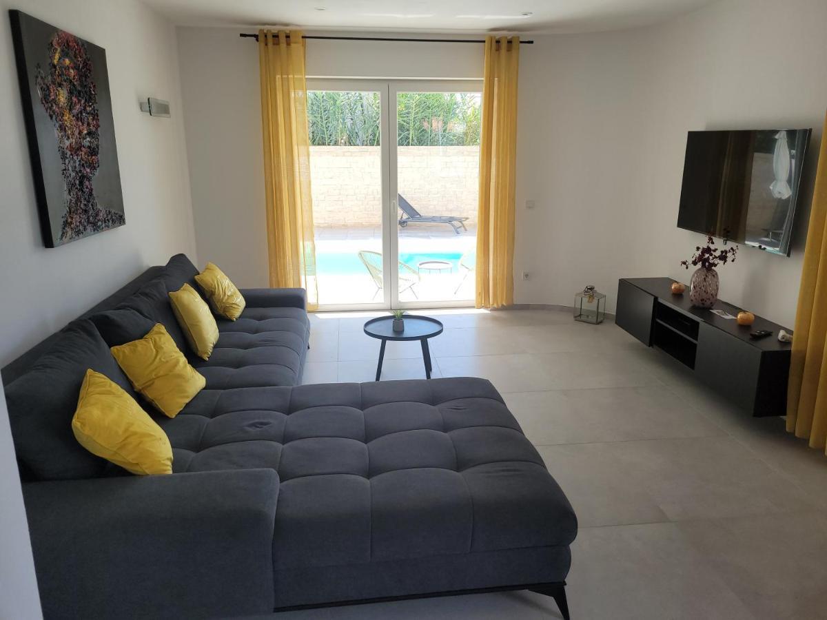 Apartamento Haus Dalmatia With Heated Pool Bibinje Exterior foto