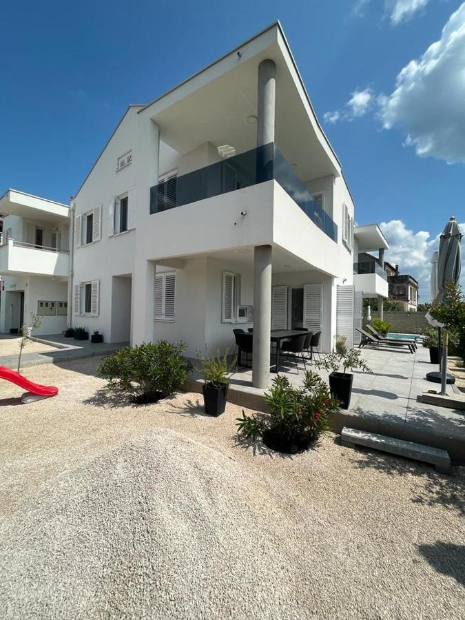 Apartamento Haus Dalmatia With Heated Pool Bibinje Exterior foto
