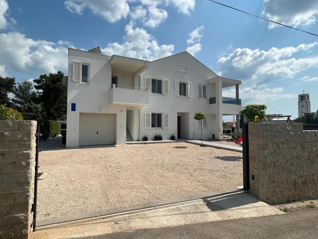 Apartamento Haus Dalmatia With Heated Pool Bibinje Exterior foto