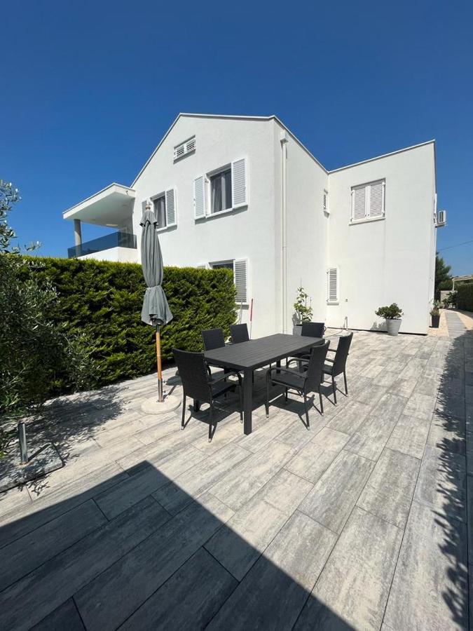 Apartamento Haus Dalmatia With Heated Pool Bibinje Exterior foto